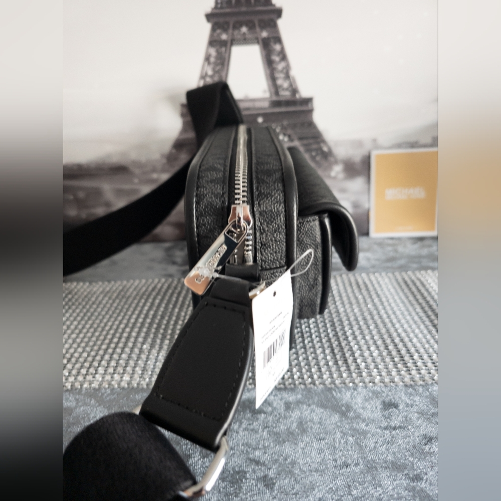 Michael Kors-NWT-Bradshaw Extra-Small Signature Logo Camera Crossbody-Black - Picture 11 of 15
